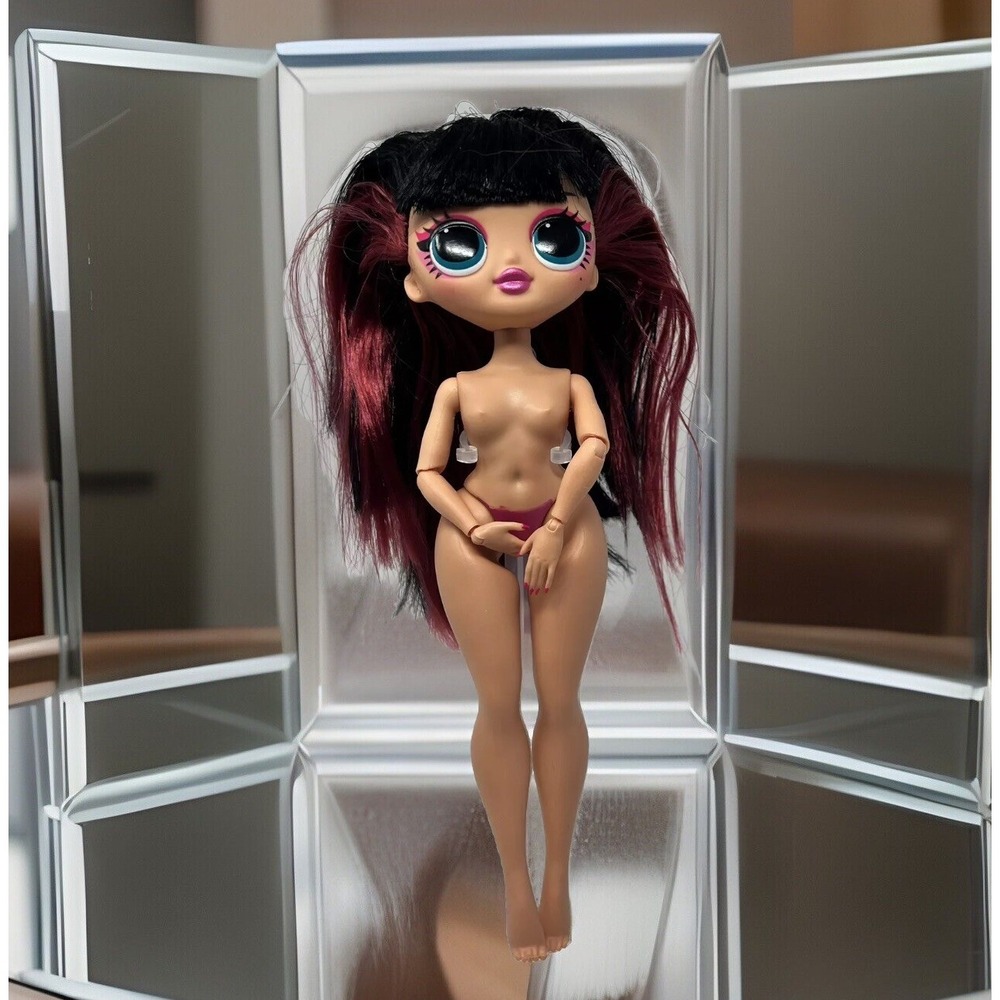 MGA Entertainment LOL Surprise OMG Spicy Babe 9 Inch Black Red Articulated Doll